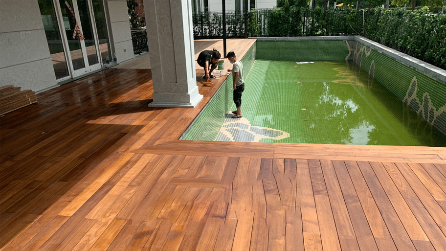 Sàn gỗ hồ bơi ngoài trời