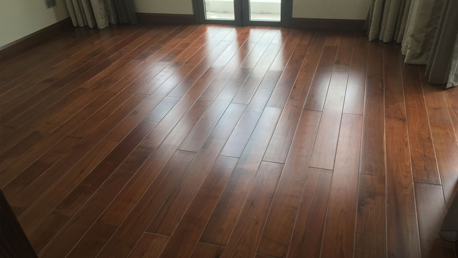 Ưu điểm của sàn gỗ màu óc chó